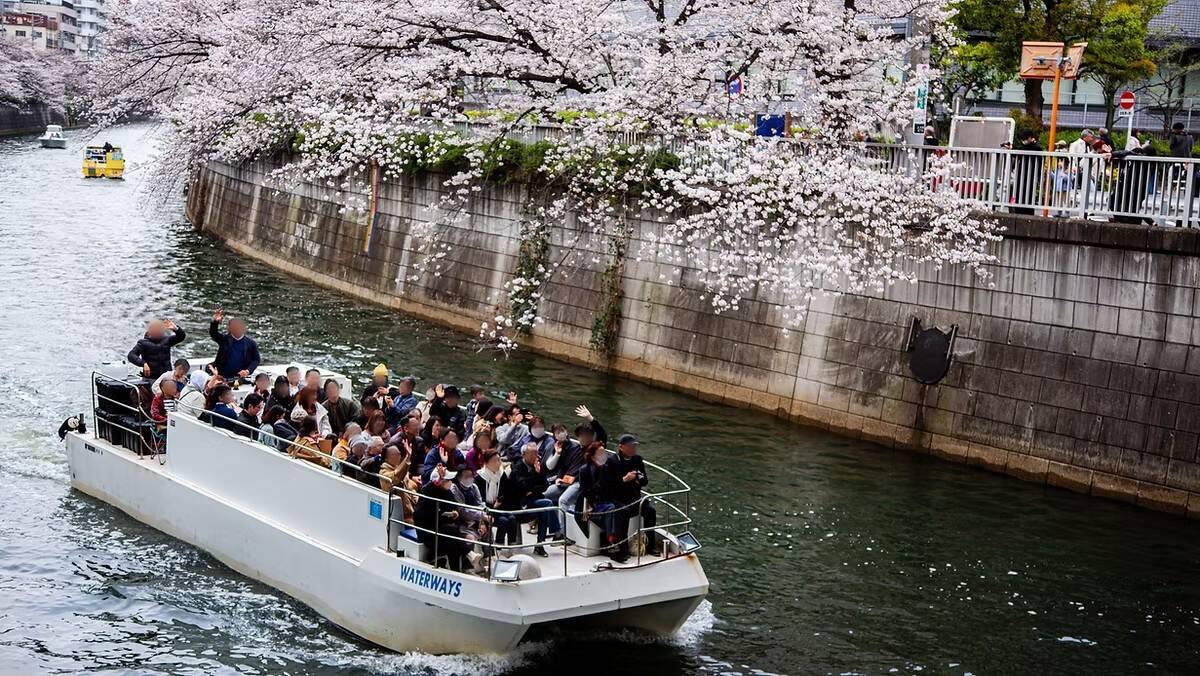 人混みを避けて船上から花火鑑賞！27,500円の「直前割」隅田川花火クルーズはデパ地下グルメも持ち込みOK
