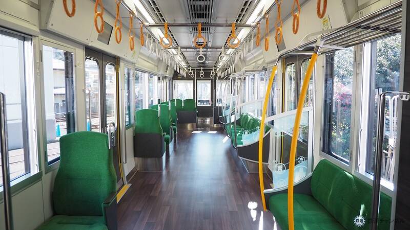 江ノ電、20年ぶりの新型車両「700形」を公開　眺望を意識したこだわりのデザイン