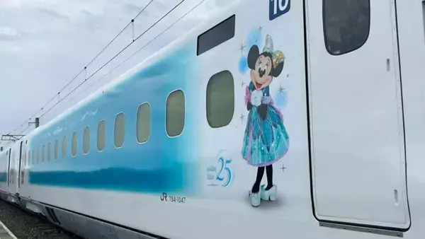 「【レポート】 ディズニーシー25周年記念「スパークリングドリーム新幹線」特別な外観や限定車内装飾など、詳細ダイヤも解説！6/19運行開始」の画像