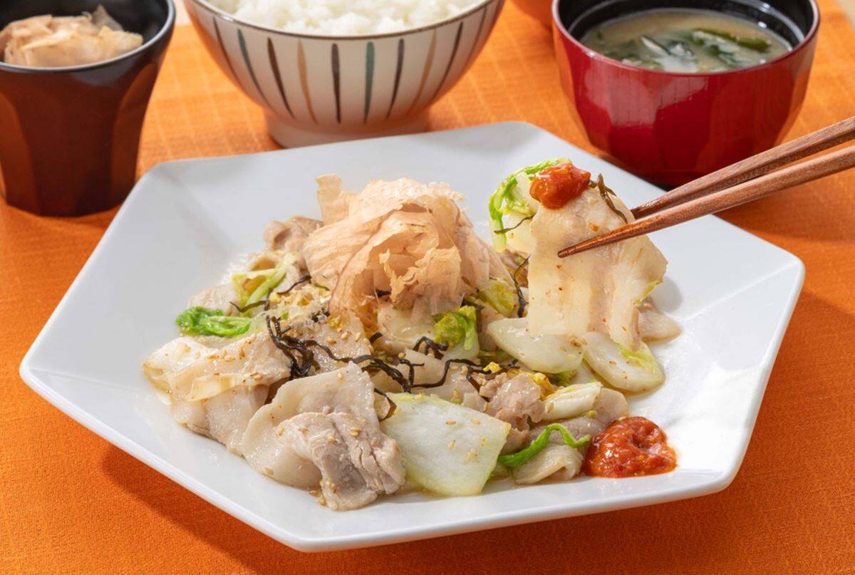 大戸屋の新・期間限定メニューは「豚しんこ」と「和風タコライス」　亜希さんの家庭の味を再現した『愛情めし』が14日から登場！