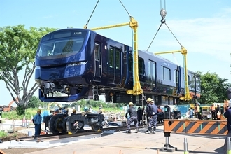 相鉄の最新型車両「13000系」、一般道でGREEN×EXPO 2027会場へ陸送 「SOTETSU PARK」での展示内容まとめ