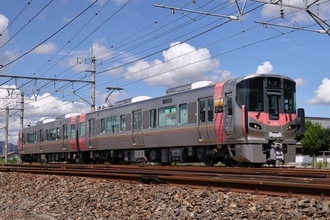 JR西日本227系「Urara」山陰本線乗り入れ開始！島根に「桃色の風」が吹く、3月14日ダイヤ改正で伯備線の風景が一新