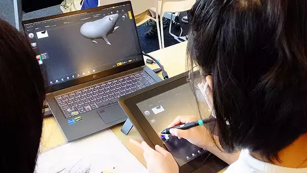 「小学生が3DCGを初体験！3Dデザイン界で活躍するクリエイターがワコム液タブとZBrushで躍動感の基礎を伝授」の画像