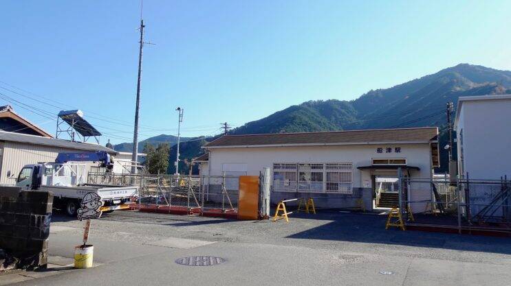 もう順光は諦めました【木造駅舎カタログ】紀勢本線05/174　船津駅