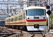 西武「レッドアロークラシック」10月4日から期間限定で復活！初代5000系の塗装をまとった10000系はどこを走る？グッズは770円から