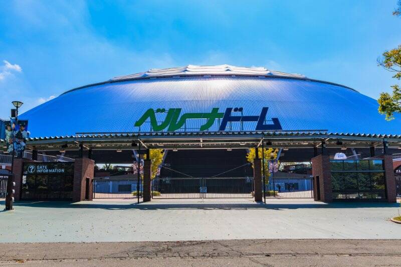 西武山口線に41年ぶりの新型レオライナー「L00系」登場！ライオンズブルーの車両がプロ野球開幕に合わせ運行開始！限定グッズも発売