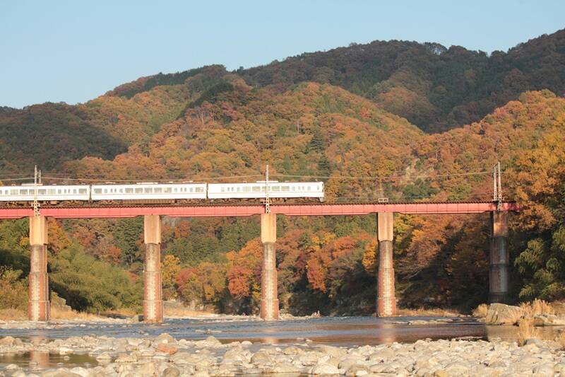 紅葉スポットの宝庫、秩父鉄道沿線で「長瀞紅葉まつり 2025」開催中！ 見頃は11月中旬～下旬の見込み（埼玉県秩父郡長瀞町）