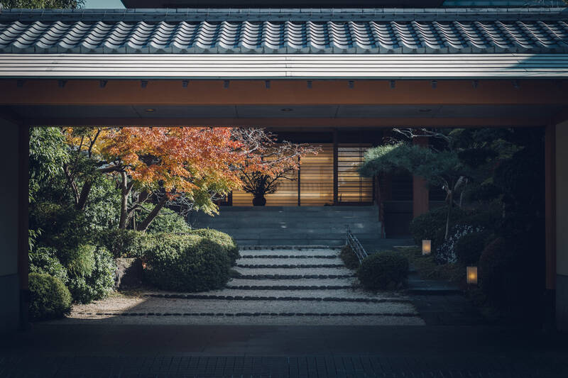 桜が目の前に迫る特等席！ 伊豆の桜名所を巡るオープンバスツアー【2026春】星野リゾート「界」で 究極のお花見体験 3/27開始