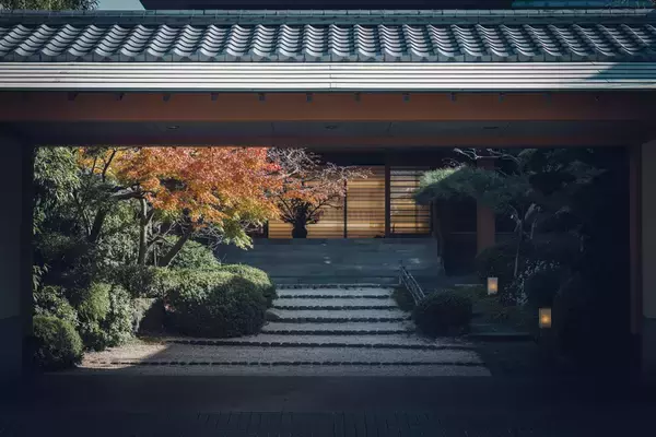 「桜が目の前に迫る特等席！ 伊豆の桜名所を巡るオープンバスツアー【2026春】星野リゾート「界」で 究極のお花見体験 3/27開始」の画像