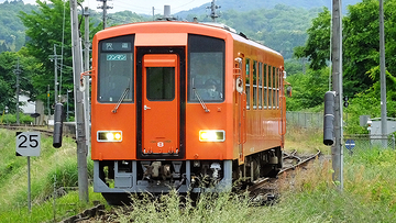 島根県 木次線の列車や駅舎の影に潜むザリガニ、赤川の河川敷ですごすお昼＆おやつ時間♪