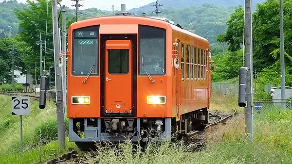 島根県 木次線の列車や駅舎の影に潜むザリガニ、赤川の河川敷ですごすお昼＆おやつ時間♪