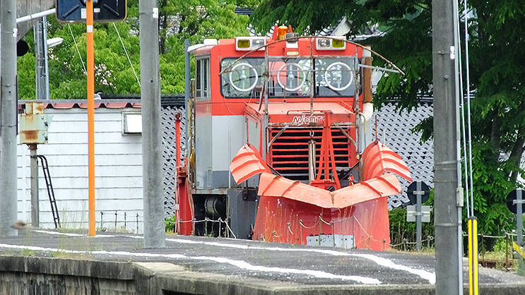 島根県 木次線の列車や駅舎の影に潜むザリガニ、赤川の河川敷ですごすお昼＆おやつ時間♪