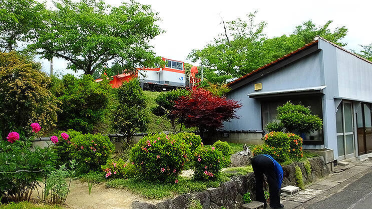 島根県 木次線の列車や駅舎の影に潜むザリガニ、赤川の河川敷ですごすお昼＆おやつ時間♪