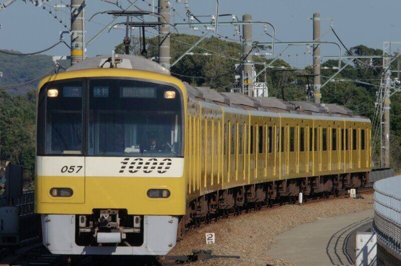 京急と三浦半島をイメージして作られた「京急電鉄カレー」が増量リニューアル発売に！コーンたっぷりで子供も大満足、限定鉄道カード付き