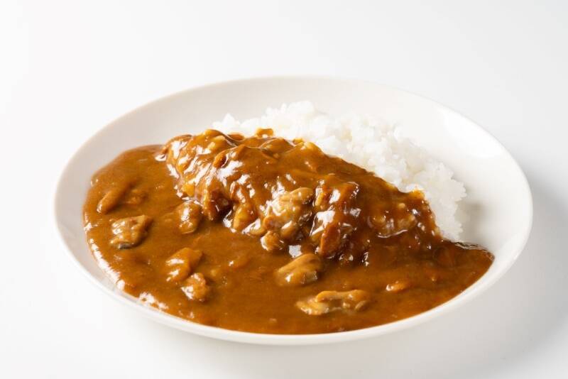 京急と三浦半島をイメージして作られた「京急電鉄カレー」が増量リニューアル発売に！コーンたっぷりで子供も大満足、限定鉄道カード付き