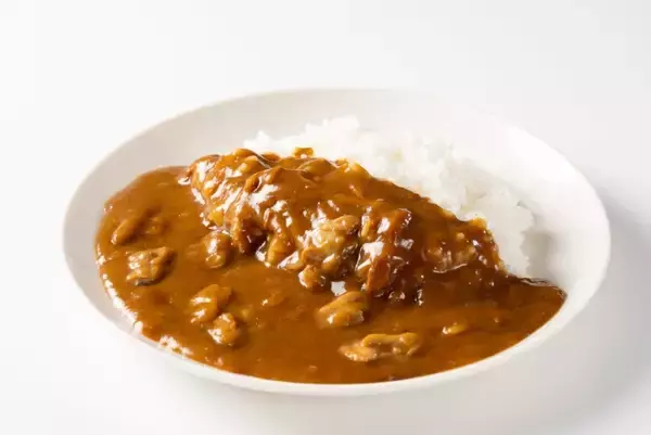 「京急と三浦半島をイメージして作られた「京急電鉄カレー」が増量リニューアル発売に！コーンたっぷりで子供も大満足、限定鉄道カード付き」の画像