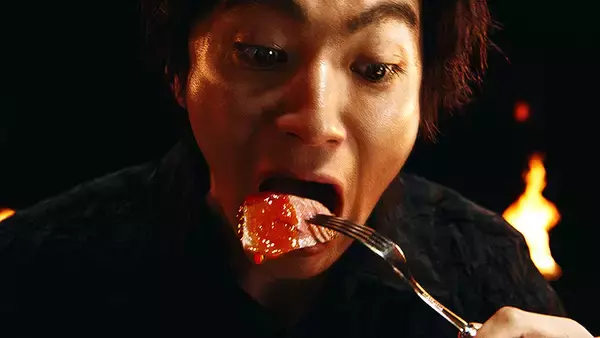 「桃屋「おいしい唐がらしソース」の旨さに 山田裕貴 が絶叫！「桃屋のこれ、旨すぎてマジ止まんねって！」めっちゃ試したくなる本気喰いシズル、シビれる辛さ炸裂トークも」の画像