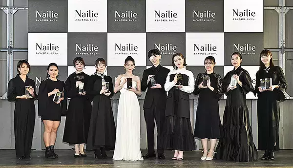 Nailie ネイリー がいま大注目の人気デザインやネイリストを発表、村重杏奈＆よしミチ姉弟が BEST NAIL ICON 2024 に！ 気になる最新3大ネイルトレンドもここでチェック