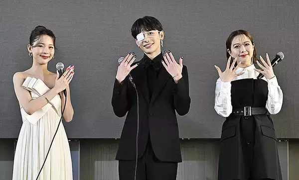 「Nailie ネイリー がいま大注目の人気デザインやネイリストを発表、村重杏奈＆よしミチ姉弟が BEST NAIL ICON 2024 に！ 気になる最新3大ネイルトレンドもここでチェック」の画像