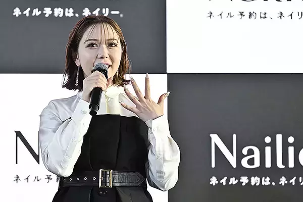 「Nailie ネイリー がいま大注目の人気デザインやネイリストを発表、村重杏奈＆よしミチ姉弟が BEST NAIL ICON 2024 に！ 気になる最新3大ネイルトレンドもここでチェック」の画像