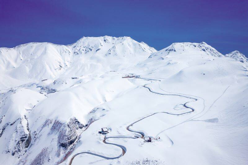 富山県～長野県の山岳観光ルート「立山黒部アルペンルート」  今春の全線開通に向け除雪が続いています