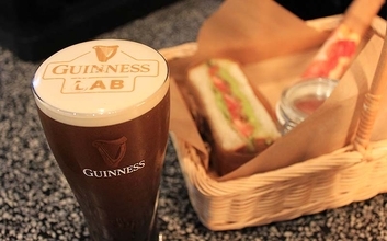 ギネスビール と Chill なピクニックを渋谷パルコ屋上で体験！ 5/12～5/24 期間限定ストア GUINNESS LAB が出現！ 人気クリエーターのオリジナル作品を手に入れるチャンス