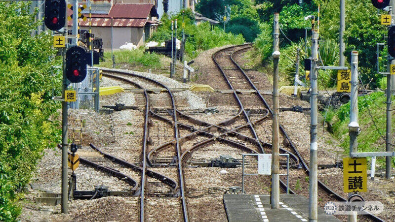 シーサス･クロッシングがあります　JR四国土讃線　佃駅（2）【木造駅舎コレクション】93