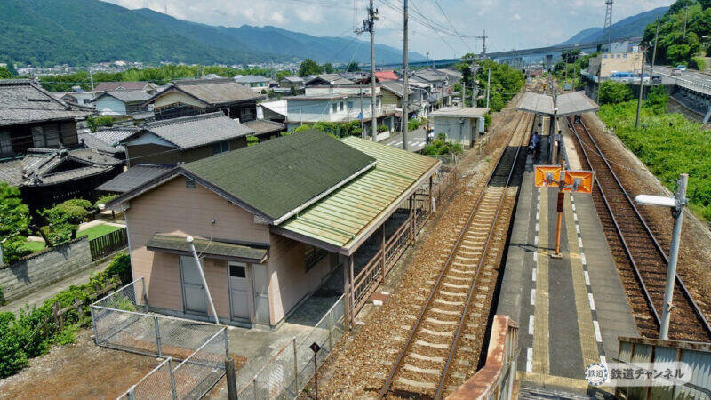 シーサス･クロッシングがあります　JR四国土讃線　佃駅（2）【木造駅舎コレクション】93