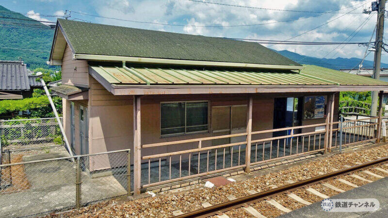 シーサス･クロッシングがあります　JR四国土讃線　佃駅（2）【木造駅舎コレクション】93