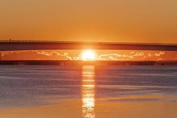 「東京都内の初日の出スポット10選！ 都心の名所から飛行機や富士山ビュー、登山スポットまでおすすめ情報まとめ【2025-2026年版】」の画像