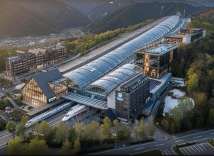 365日滑れる時代へ、「ザウス」の熱狂を次世代型で！ 苗場・安比を拠点とした「通年型スキードーム」構想、 新幹線アクセスも期待？