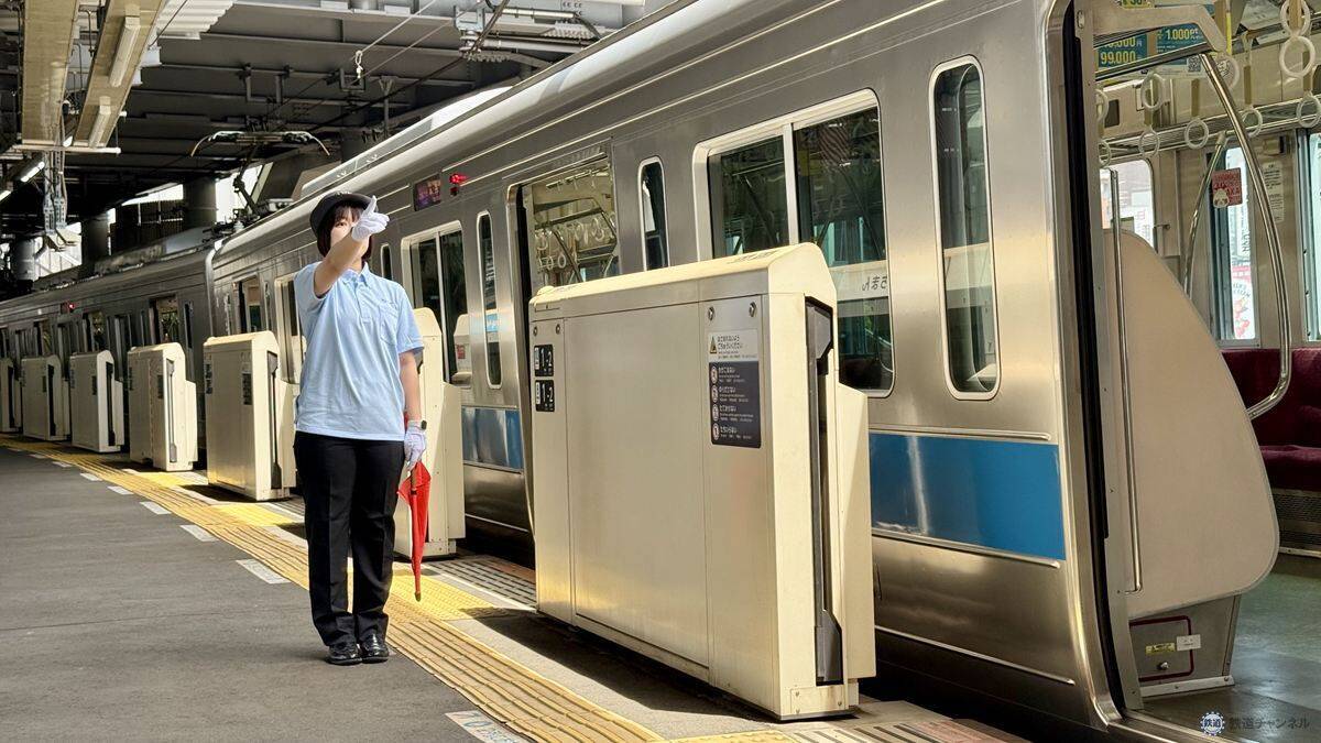 【小田急電鉄×ユニクロ】全駅係員の夏制服に「エアリズム」ポロシャツを導入！ 2026年の猛暑を乗り切るための、鉄道会社の熱中症対策