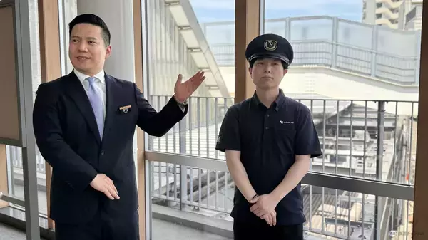 「【小田急電鉄×ユニクロ】全駅係員の夏制服に「エアリズム」ポロシャツを導入！ 2026年の猛暑を乗り切るための、鉄道会社の熱中症対策」の画像