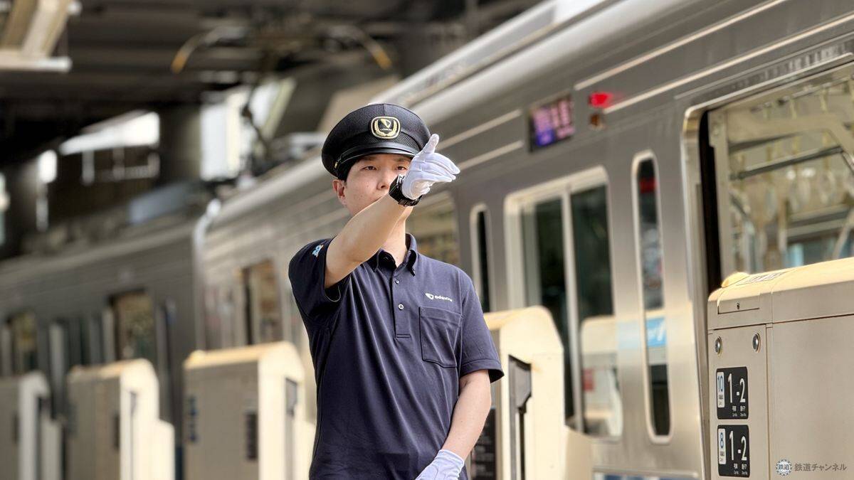 【小田急電鉄×ユニクロ】全駅係員の夏制服に「エアリズム」ポロシャツを導入！ 2026年の猛暑を乗り切るための、鉄道会社の熱中症対策