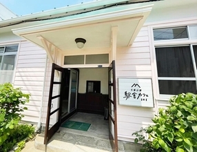 小田原駅すぐ「駅舎カフェ 1の1」に秋限定 “足柄牛ハンバーグ”＆ “カマス1本トースト”10/31まで！大雄山線レトロ駅舎で小田原ランチを