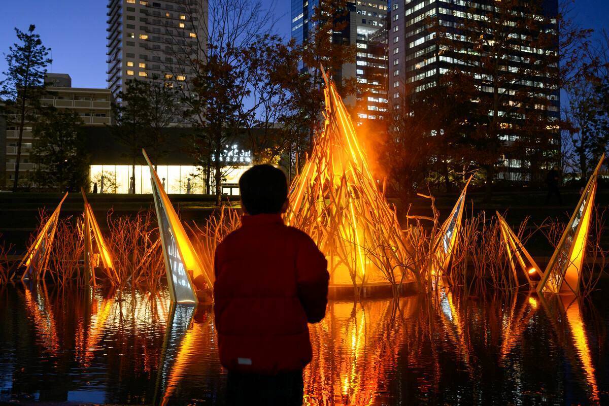 梅田のど真ん中で足湯も？「グラングリーン大阪」初の冬イベント開幕！巨大透明ドーム＆焚き火モニュメントが出現！（大阪駅）