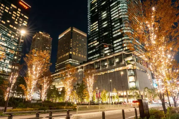 「梅田のど真ん中で足湯も？「グラングリーン大阪」初の冬イベント開幕！巨大透明ドーム＆焚き火モニュメントが出現！（大阪駅）」の画像