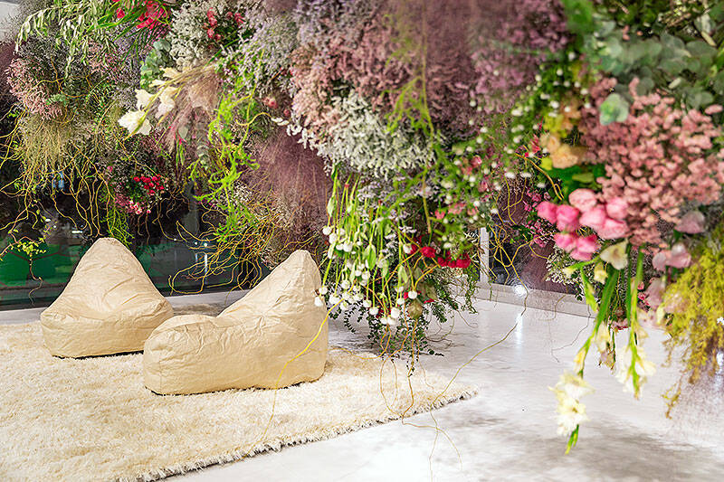 シャンパーニュ ペリエ ジュエの極上世界を体感できる空間が原宿駅前に10/12～10/29 出現！ 日本限定品のテイスティングや絶品フィンガーフードとペアリングへ「THE HOUSE OF WONDER 花は、すべてのはじまり」