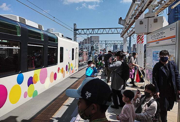 隅田川橋梁を行く東武スカイツリートレインからお花見 わずか5分の絶景電車 サクラトレイン 4 1まで毎日運行中 22年3月23日 エキサイトニュース