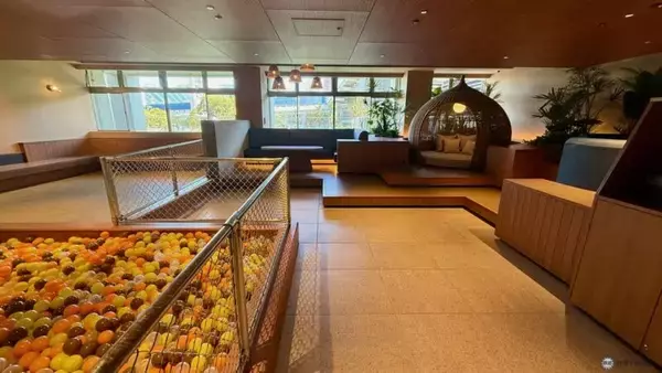 「【星野リゾート】OMO7横浜が4/21開業！ 村野藤吾建築「旧横浜市庁舎」を再生、日本初“パン飲み”ベーカリーやハマスタビュー絶景テラスの全貌」の画像