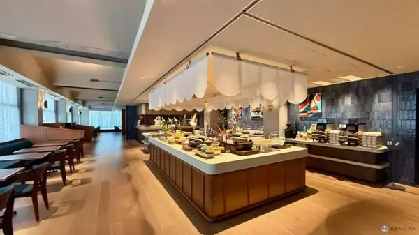 「【星野リゾート】OMO7横浜が4/21開業！ 村野藤吾建築「旧横浜市庁舎」を再生、日本初“パン飲み”ベーカリーやハマスタビュー絶景テラスの全貌」の画像