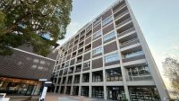 【星野リゾート】OMO7横浜が4/21開業！ 村野藤吾建築「旧横浜市庁舎」を再生、日本初“パン飲み”ベーカリーやハマスタビュー絶景テラスの全貌