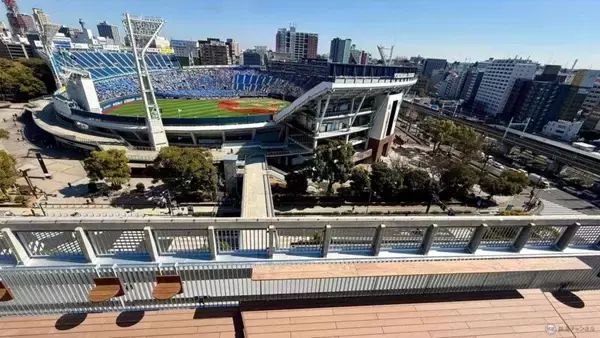 「【星野リゾート】OMO7横浜が4/21開業！ 村野藤吾建築「旧横浜市庁舎」を再生、日本初“パン飲み”ベーカリーやハマスタビュー絶景テラスの全貌」の画像