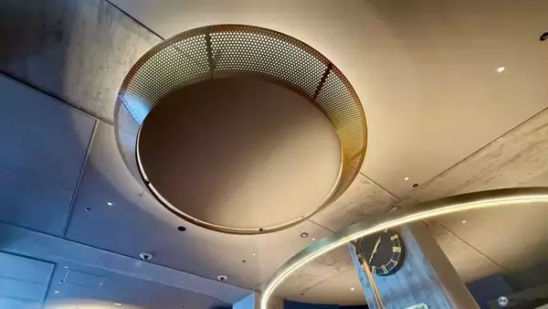 「【星野リゾート】OMO7横浜が4/21開業！ 村野藤吾建築「旧横浜市庁舎」を再生、日本初“パン飲み”ベーカリーやハマスタビュー絶景テラスの全貌」の画像