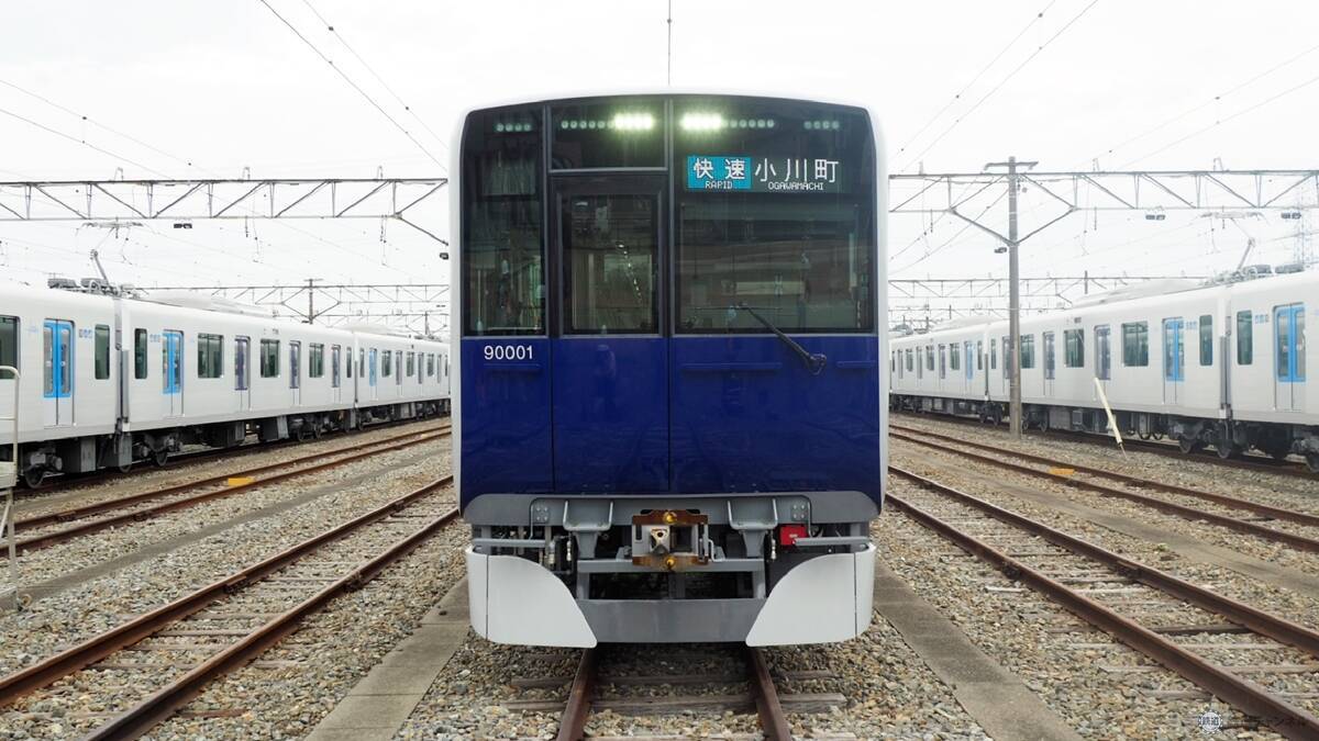 東武東上線の新型車両「90000系」お披露目　斬新な「逆スラント式」の先頭形状と明るく開放的な車内空間に注目、デビューは9月