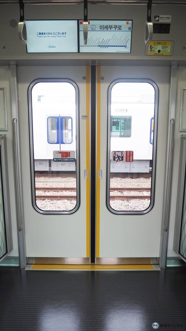東武東上線の新型車両「90000系」お披露目　斬新な「逆スラント式」の先頭形状と明るく開放的な車内空間に注目、デビューは9月