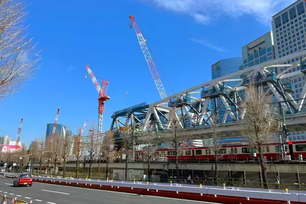 京急 2026年度の設備投資･過去最高449億円！品川駅の地平化･2面4線化、羽田空港引上線新設、異例の2両編成1000形代替新造、防犯カメラなど