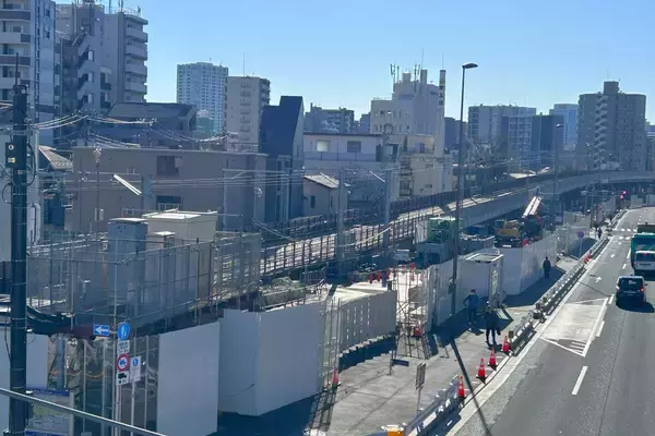 「京急 2026年度の設備投資･過去最高449億円！品川駅の地平化･2面4線化、羽田空港引上線新設、異例の2両編成1000形代替新造、防犯カメラなど」の画像