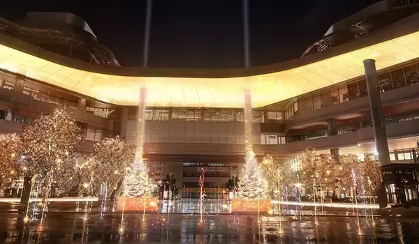 「高輪ゲートウェイシティで初のクリスマスイベント開催！ イルミネーションや噴水ショー、限定グルメも登場！（11/29～12/25）」の画像