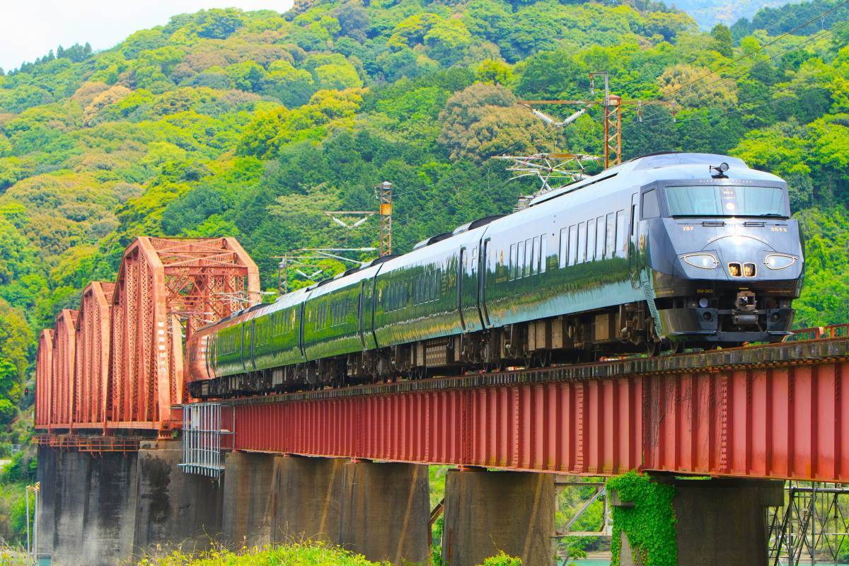 JR九州の観光列車「36ぷらす3」劇的リニューアル！新6号車 “1〜2名用グリーン個室”と曜日別 “プレミアムランチ”導入･ルートや価格など解説